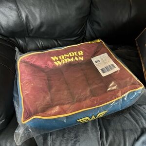 Wonder Woman Pet Bed - Red and Blue